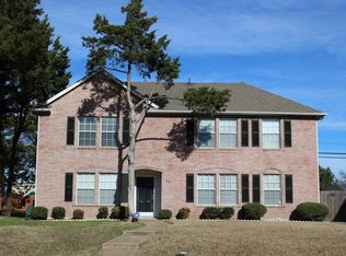 860 Meandering Dr, Cedar Hill, TX 75104