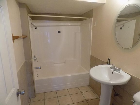 4th image of 5106 Storer Ave #2