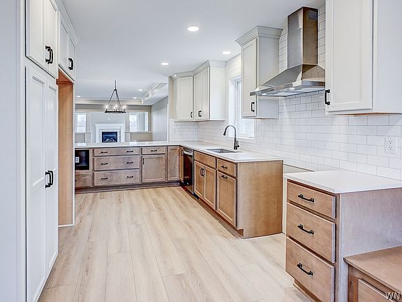 2nd image of 6687 Curtis Ct
