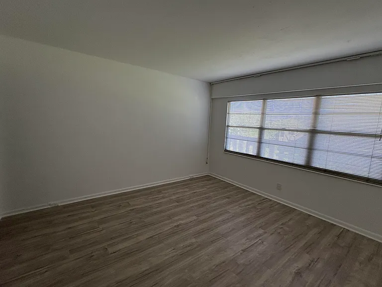497 Mansfield Dr #L — Photo 8