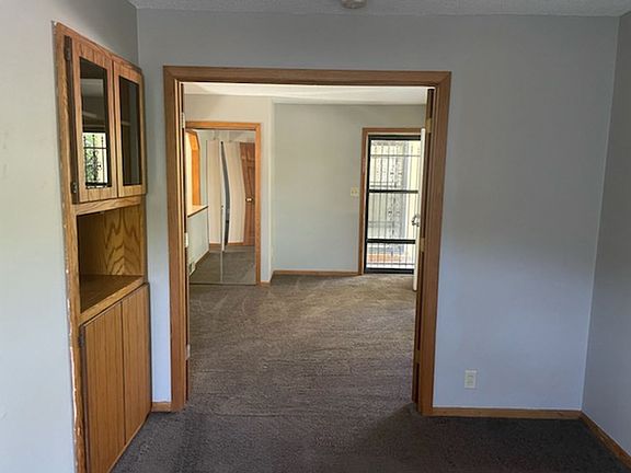 4th image of 56 Logan Ave W #56A