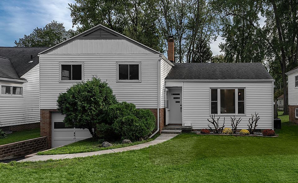 1st image of 3243 Maeterlinck Ave
