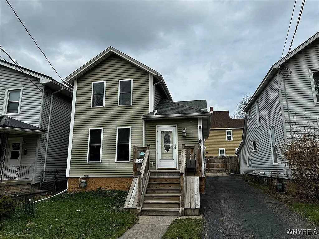 240 Chestnut St photo 1