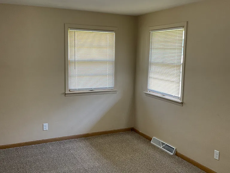 Nice windows in bedroom, allow plenty of natural daylight