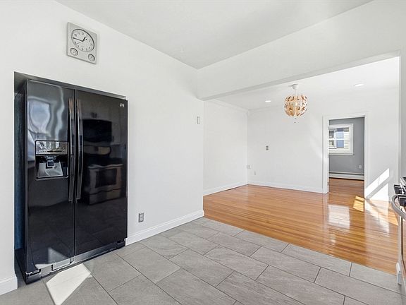 4th image of 30 Longwood Rd