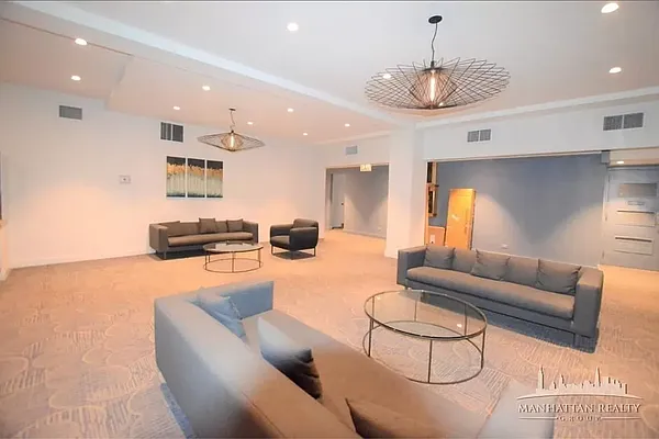 Rented by Manhattan Realty Group | media 13