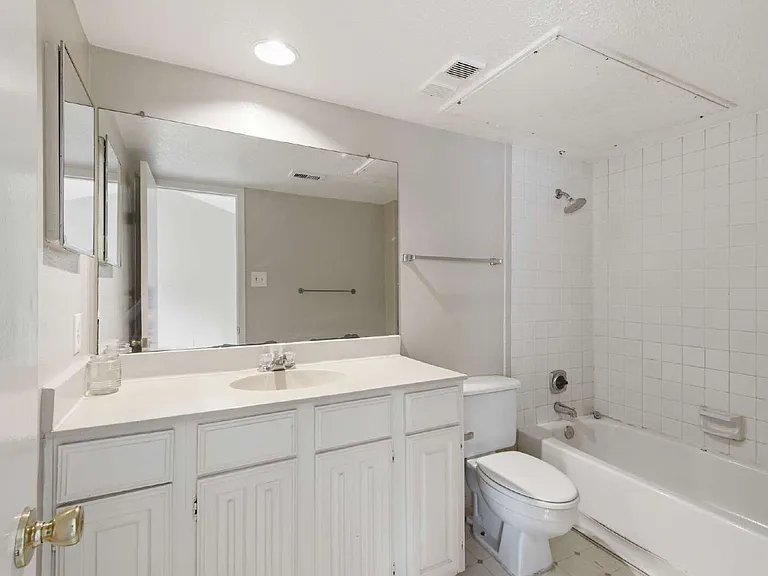 2120 Wilcrest Dr #108 — Photo 16