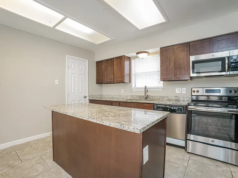 7659 Athlone Dr — Photo 8