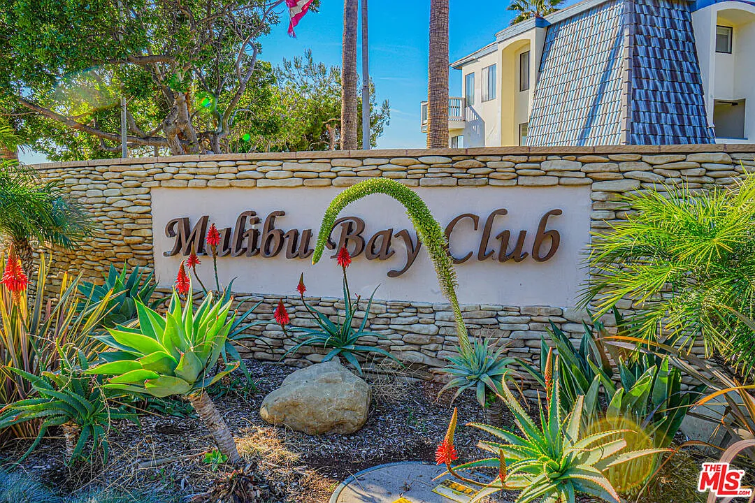2 bed, 2.0 bath, 1044 sqft, $5,500 — Photo 2
