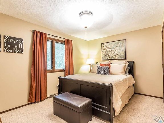 4th image of 5708 W Essex Dr
