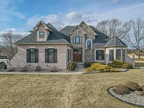 536 Christine Ann Ln, Nazareth, PA 18064