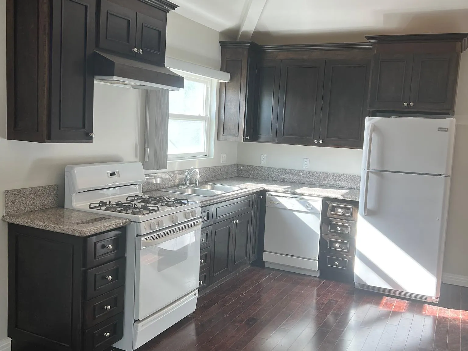 1 bed, 550 sqft, $2,390 — Photo 4
