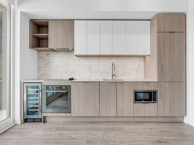 2020 Bathurst St #919 — Photo 15