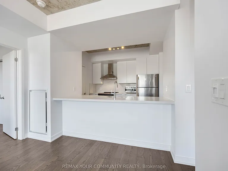 400 Wellington St W #1003 — Photo 12