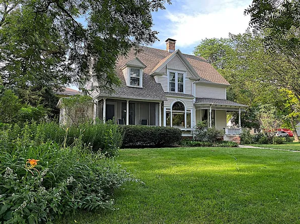 404 Cottage Ave, Vermillion, SD 57069