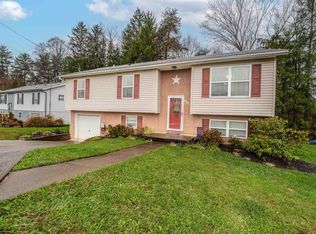 5053 Riverwood Cir, Fairmont, WV 26554