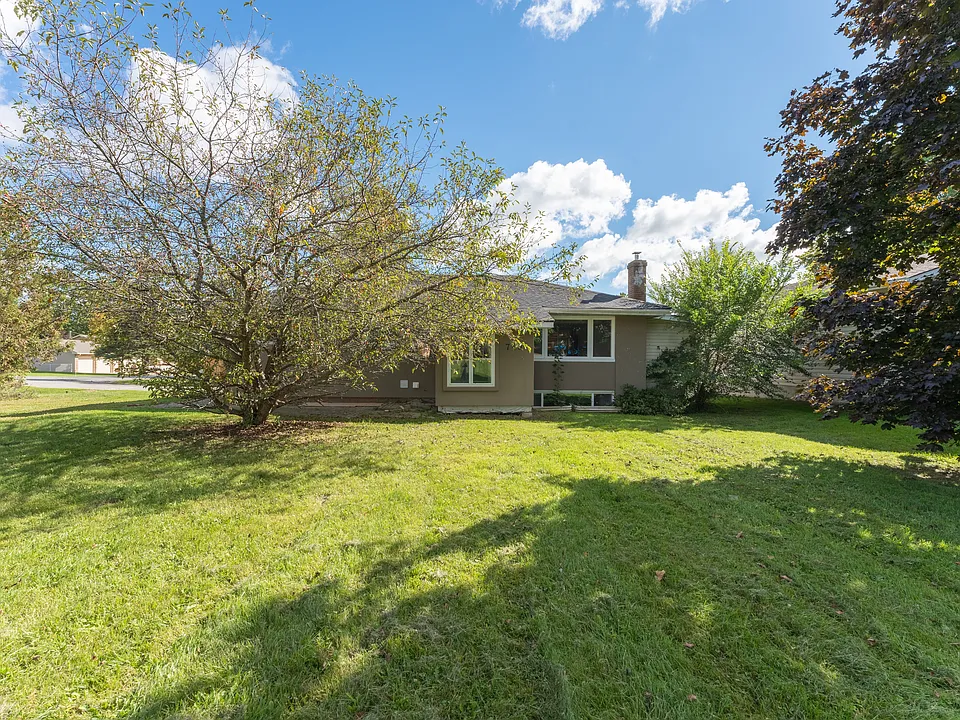 740 Collins Bay Rd #1