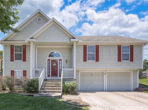 2319 NE Maybrook Dr, Blue Springs, MO 64029