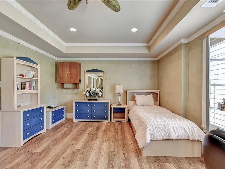 8910 Pinehurst Cv — Photo 85