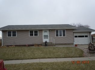 805 6th St, Columbus, NE 68601