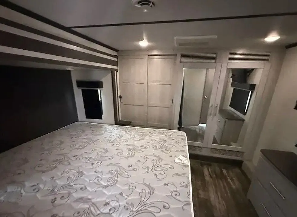 1 bed, 1.5 bath, $1,000 — Photo 4