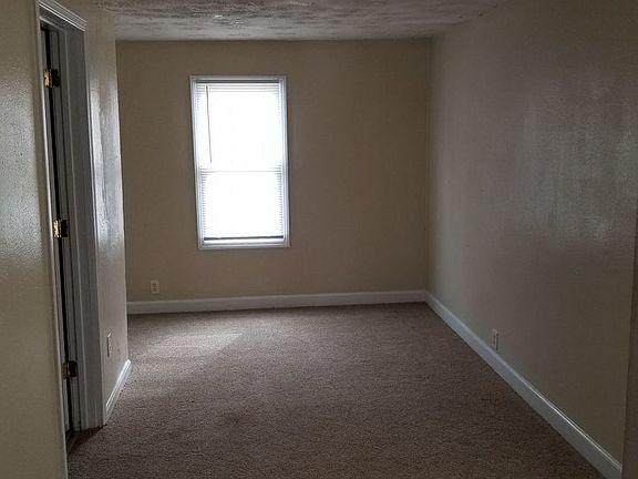4th image of 415 W 39th St