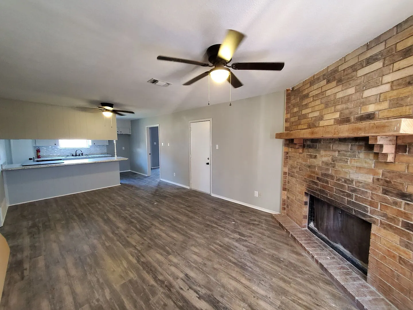 Remodeled 3 bedroom house close to everything on north side!! — Photo 2