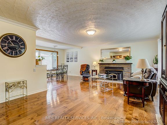 5th image of 47 Deep Dene Dr