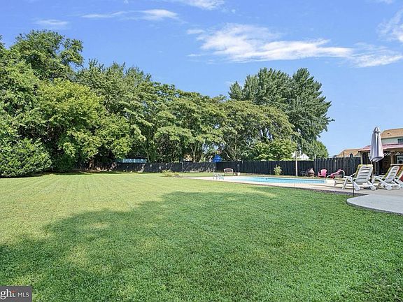 3rd image of 13 Barons Ct