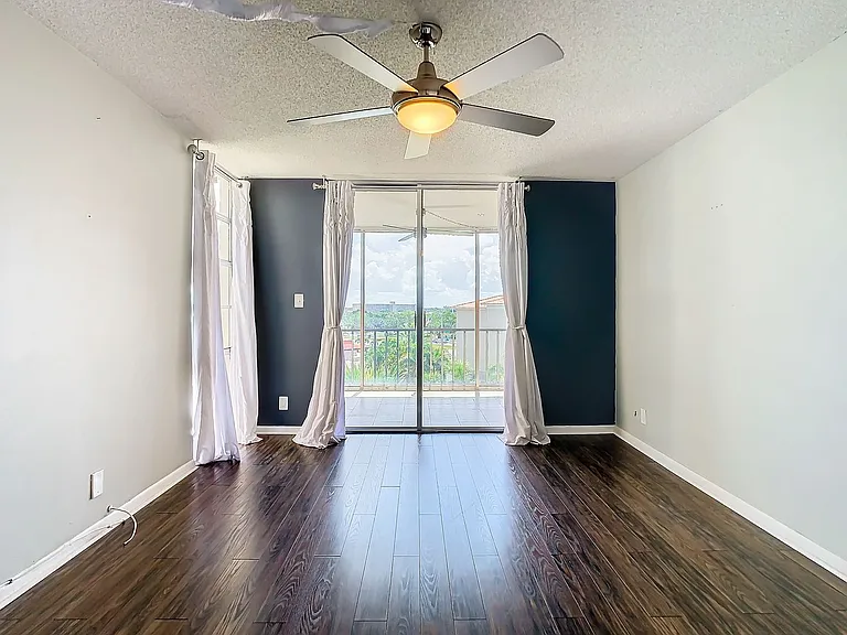 7400 Sun Island Dr #503 — Photo 28