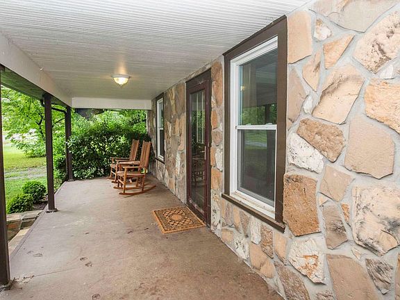 3rd image of 2213 Woodrow Dr