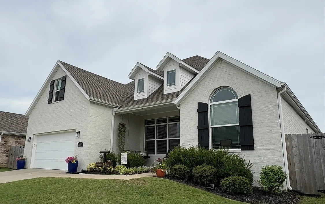 4 bed, 2515 sqft, $3,700 — Photo 2