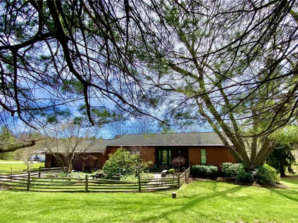 3703 Chapel Hill Dr, Erie, PA 16506