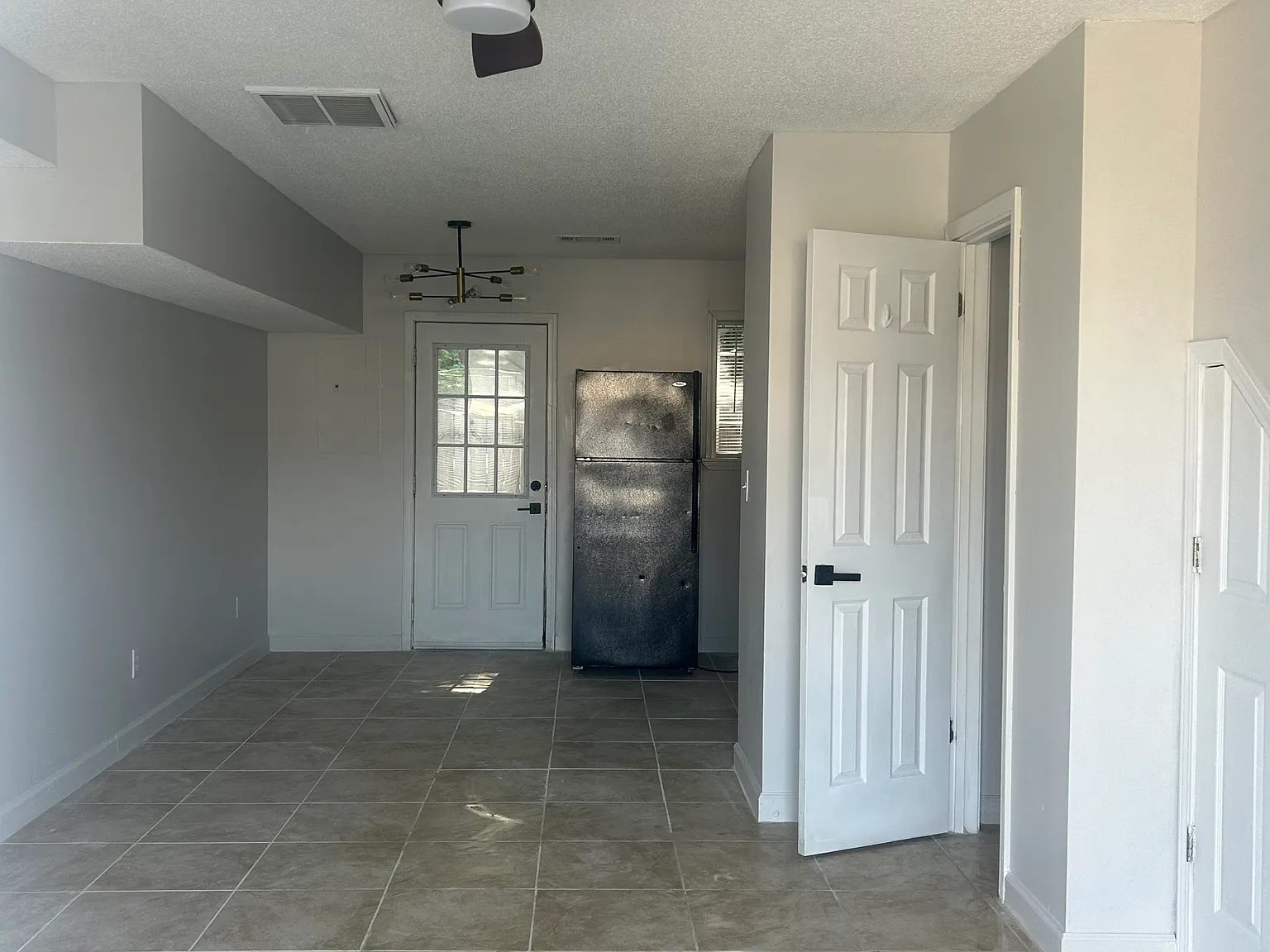 1 bed, 1.5 bath, 830 sqft, $1,250 — Photo 3