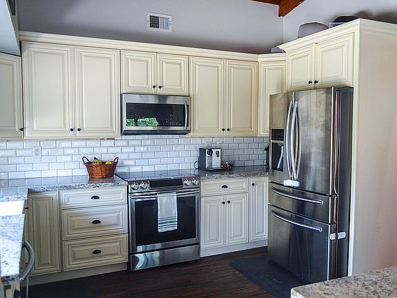 5th image of 8800 Paradise Dr