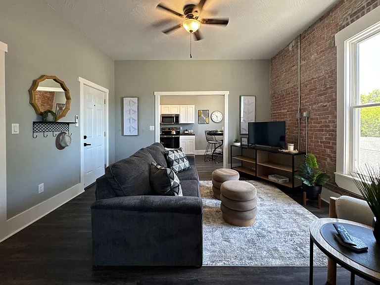 806 South Ave — Photo 6