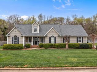 3813 Long Meadow Dr, Mebane, NC 27302