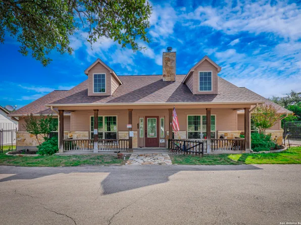 1840 Cottonwood Rd, Fischer, TX 78623