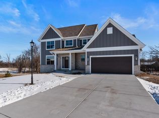 W192N5472 Red Crown Ln, Menomonee Falls, WI