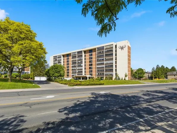 65 Westmount Rd N #402, Waterloo, ON N2L 5G6