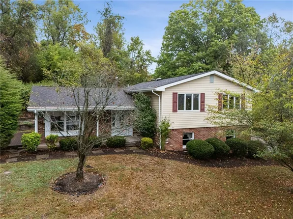 255 6th Ave, Waynesburg, PA 15370