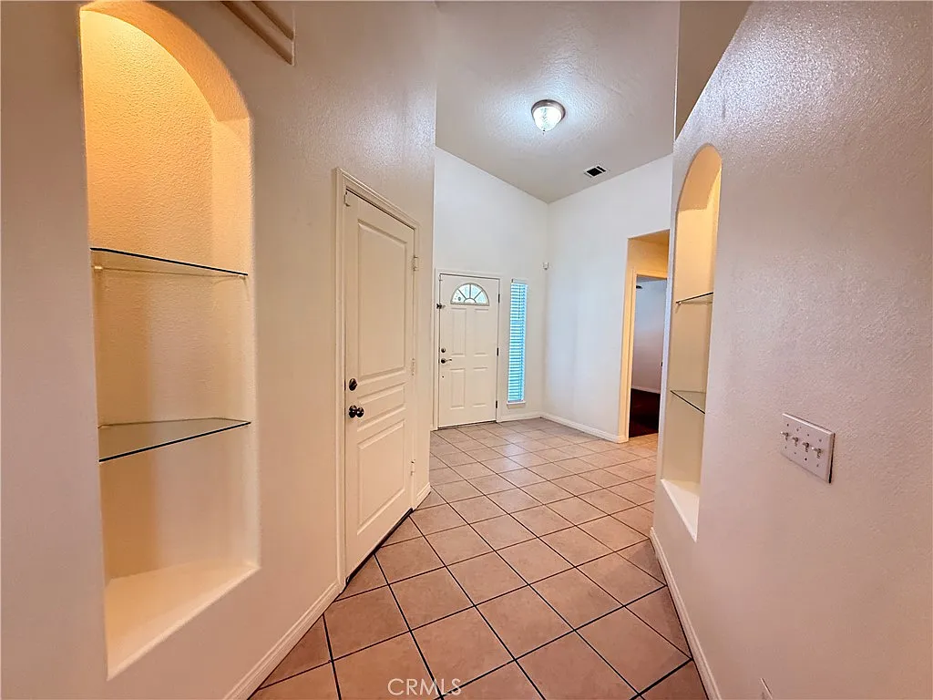3 bed, 1781 sqft, $2,200 — Photo 2
