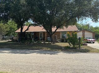 317 Country Acres Dr, Seguin, TX 78155