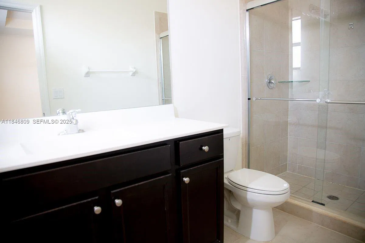 3 bed, 2.5 bath, 1659 sqft, $2,600 — Photo 4