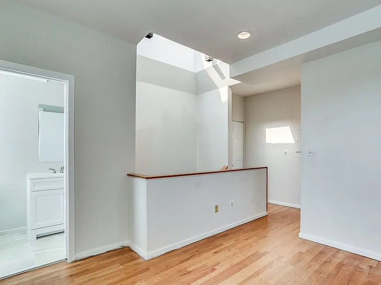2300 18th St NW #310 — Photo 15