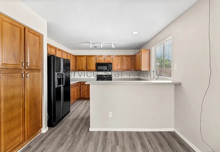 12106 N 130th Dr — Photo 7