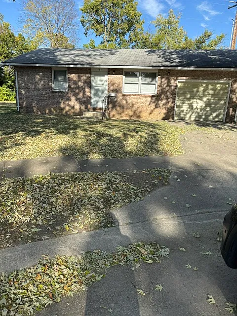 2 bed, $900 — Photo 1