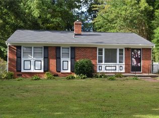 1135 Countryside Dr, High Point, NC 27265