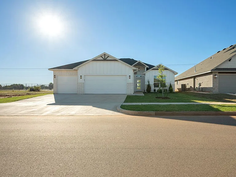 5017 Misty Wood Ln — Photo 3