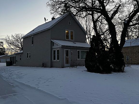 2nd image of 218 N Aspen St